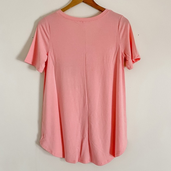 Zenana V Neck Tee Leopard Pocket - Picture 5 of 6